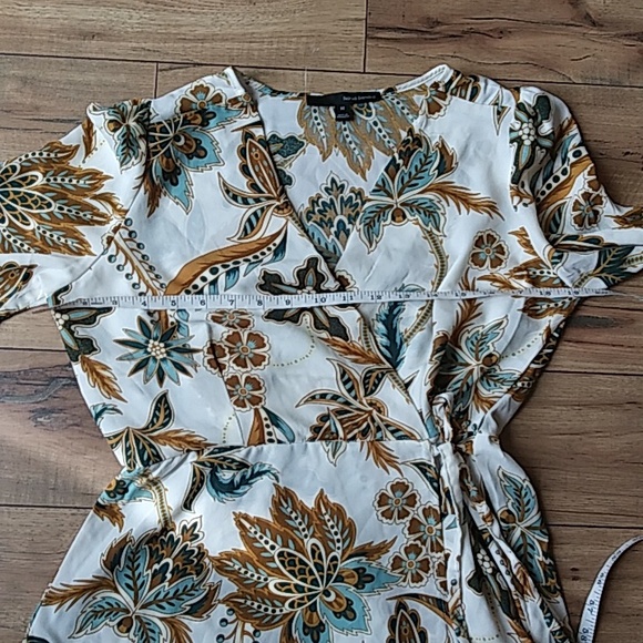 Floral Faux Wrap Blouse By Harvé Bernard. Size M - Picture 14 of 17